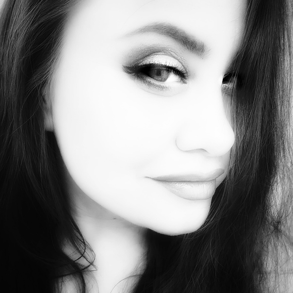 Meet your Posher, Eva - Picture 1 of 1